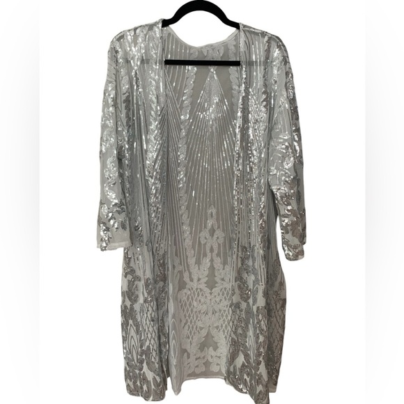 NWT/NIB SILVER OS sequin duster. Get your “Shimmer On”this holiday Season! - Picture 4 of 9